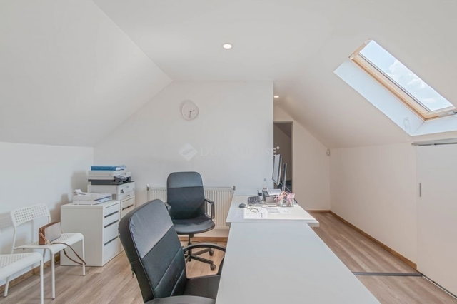Eladó családi ház, Vecsésen 144 M Ft, 5+1 szobás