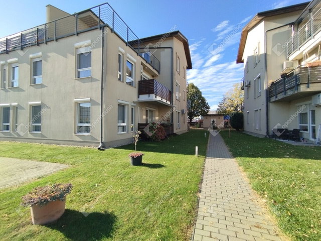 Eladó téglalakás, Győrött 85 M Ft, 1+2 szobás