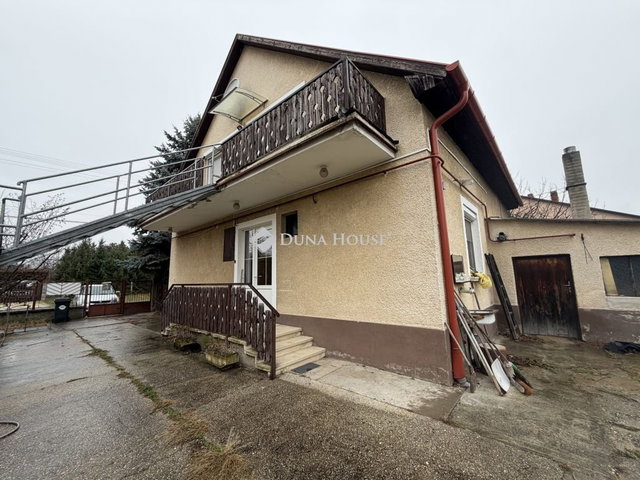 Eladó családi ház, Győrött 96.9 M Ft, 6 szobás