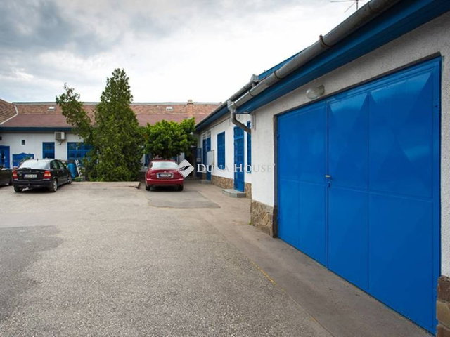 Eladó üzlethelyiség, III. kerületben, Rákóczi utcában