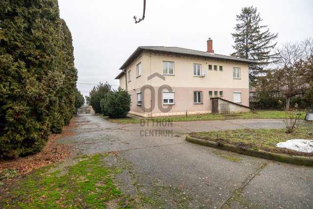 Eladó családi ház, Tolnanémedin 115 M Ft, 12 szobás