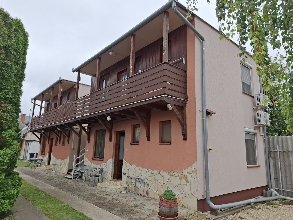 12 bed · 235m² · 150.000.000 ft