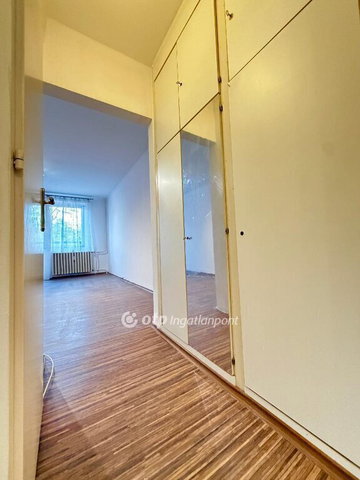 Eladó panellakás, Veszprémben 46 M Ft, 1+2 szobás