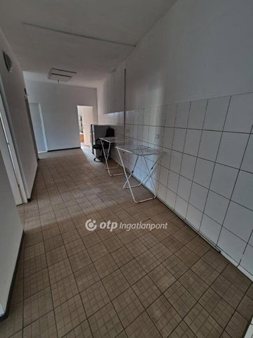 Eladó családi ház, Pápán 249 M Ft, 9+11 szobás