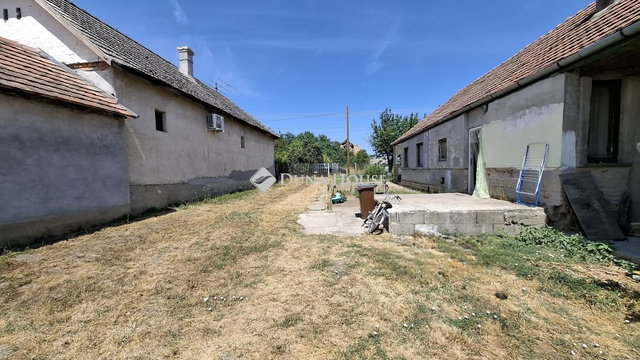 Eladó családi ház, Nagykarácsonyon 23.5 M Ft, 3 szobás