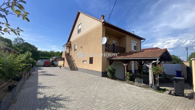 Eladó családi ház, Tápióságon 79.9 M Ft, 4 szobás