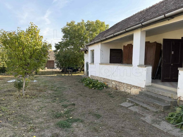 Eladó családi ház, Móron 39.9 M Ft, 2 szobás
