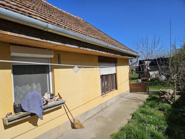 Eladó családi ház, Enyingen 32 M Ft, 2 szobás