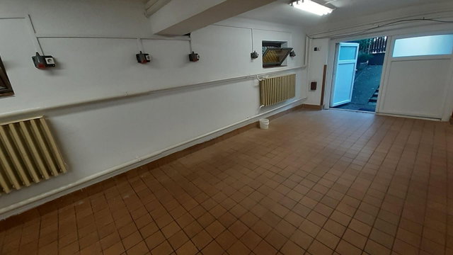Kiadó üzlethelyiség, Debrecenben 200 E Ft / hó