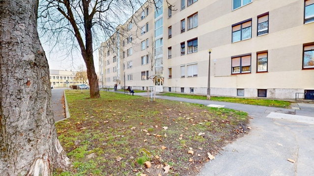 Eladó téglalakás, Tiszaújvárosban 32 M Ft, 2 szobás