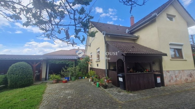 Eladó családi ház, Zalaegerszegen 100 M Ft, 6 szobás