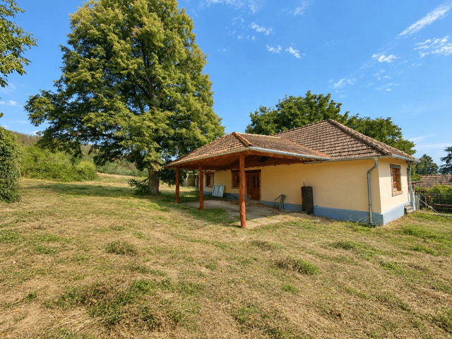 Eladó családi ház, Zalaszentgróton 70.785 M Ft, 6+2 szobás