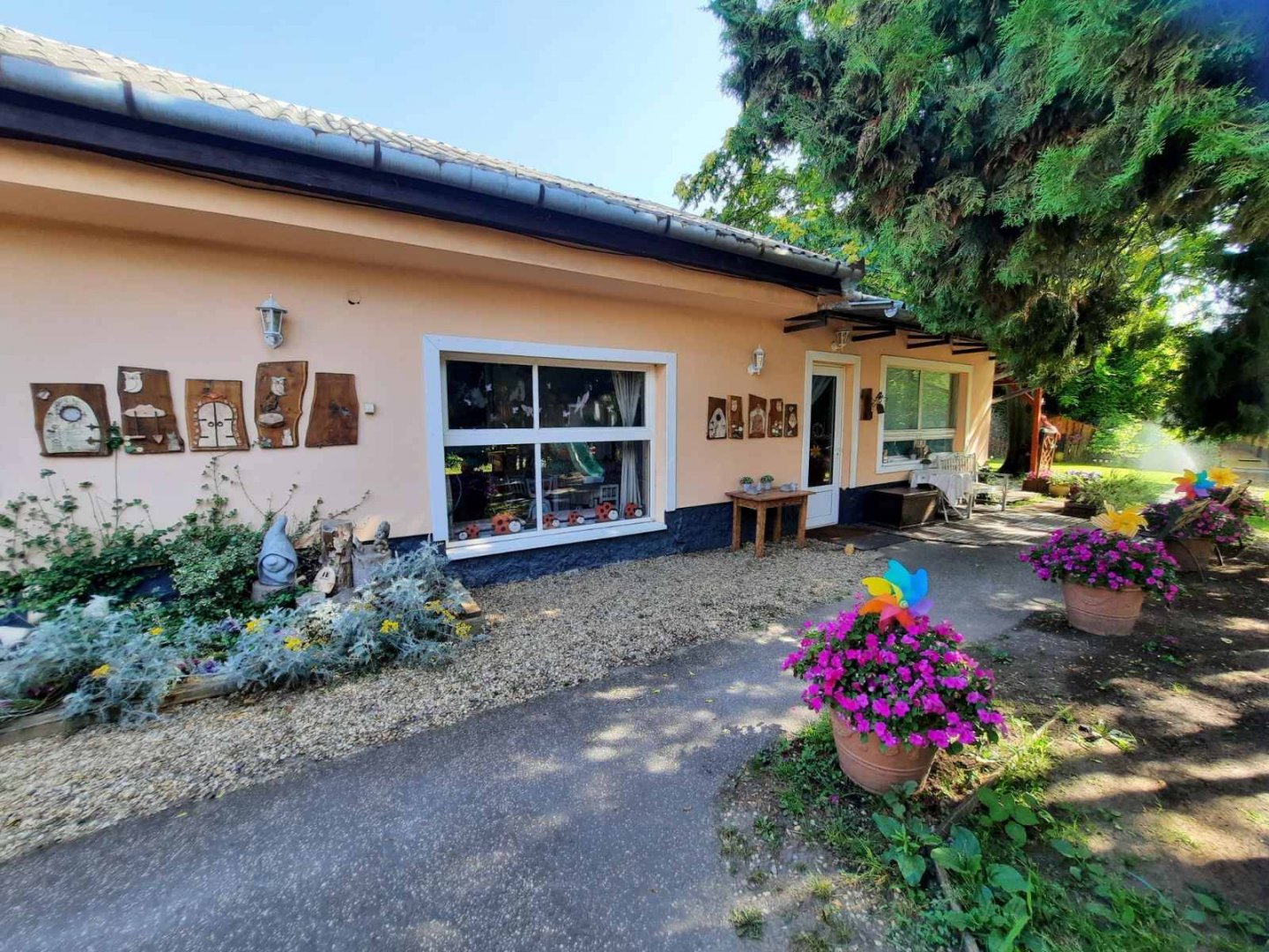 6 bed · 236m² · 129.500.000 ft