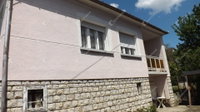 Eladó családi ház, Ajkán 68 M Ft, 4 szobás