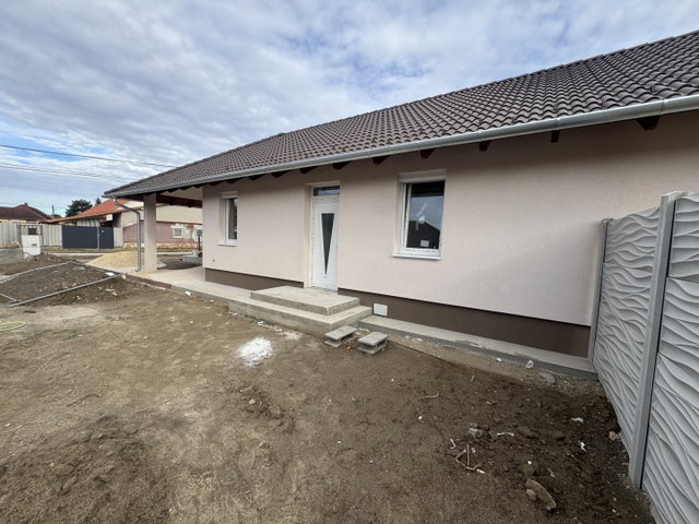 Eladó ikerház, Pilisen 69.9 M Ft, 4 szobás / költözzbe.hu