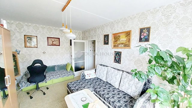 Eladó panellakás, Tatabányán 38.5 M Ft, 2 szobás