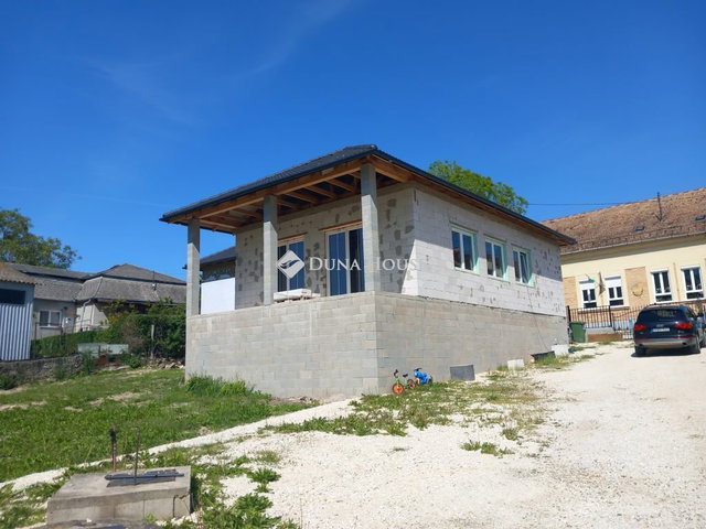 Eladó családi ház, Mányon 89.99 M Ft, 3 szobás