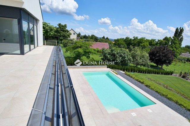 Eladó családi ház, Cserszegtomajon 503.99 M Ft, 5 szobás
