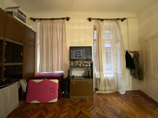 Eladó téglalakás, Budapesten, VIII. kerületben, Baross utcában