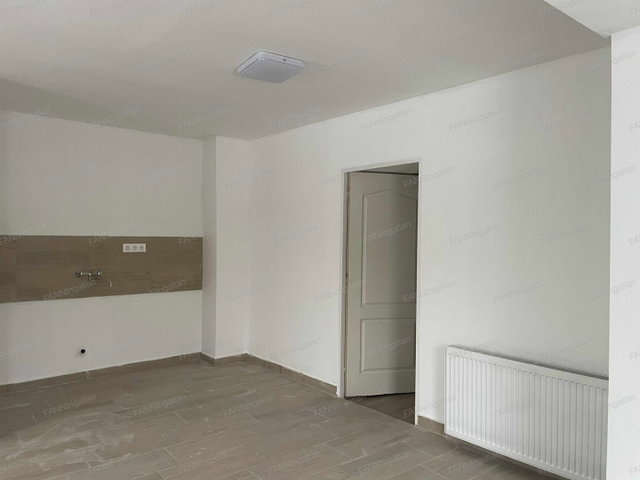 Eladó családi ház, Lábatlanon 27.9 M Ft, 2 szobás