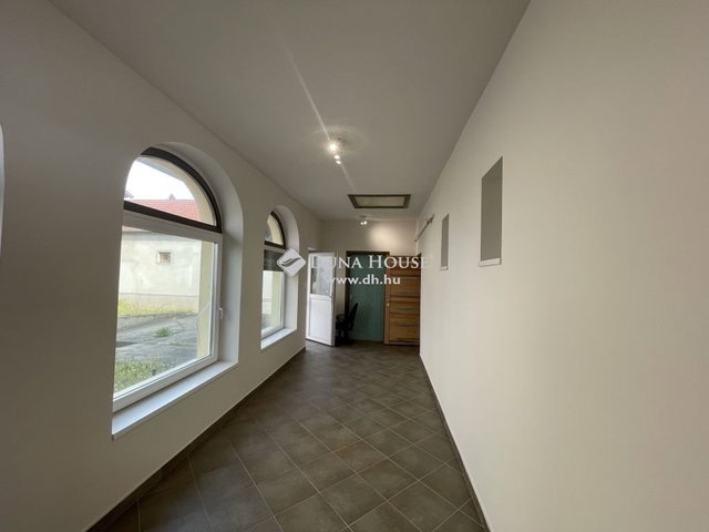Eladó családi ház, Kecskeméten 89 M Ft, 3+1 szobás
