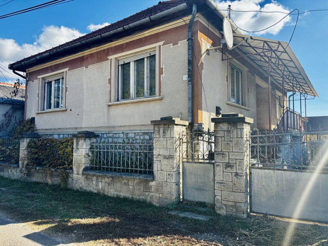 Eladó családi ház, Szalonnán 16 M Ft, 3 szobás