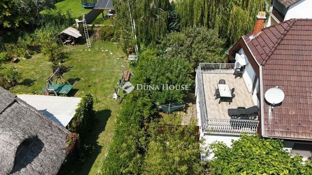 Eladó családi ház, Zamárdiban 179.9 M Ft, 8 szobás