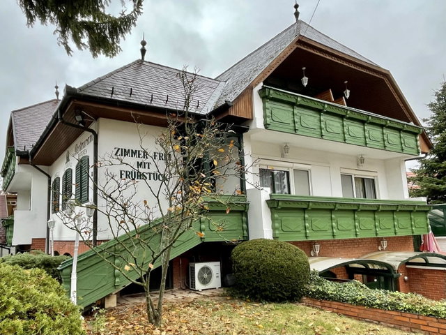 Eladó családi ház, Hévízen 160 M Ft, 6 szobás