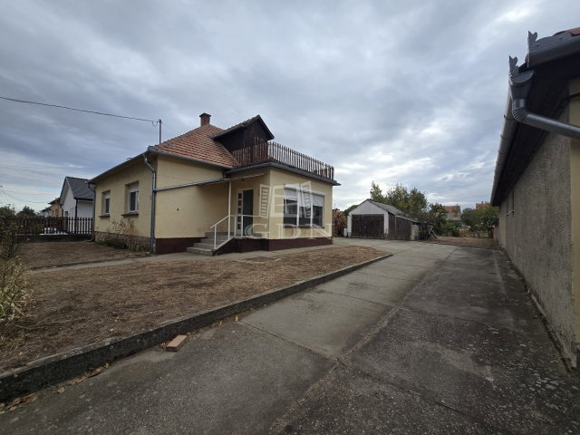 Eladó családi ház, Érsekcsanádon 37 M Ft, 3 szobás