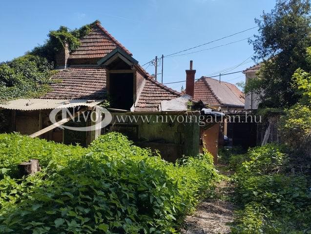 Eladó családi ház, Veszprémben 80 M Ft, 2 szobás