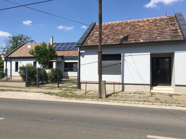 Eladó családi ház, Tasson 75 M Ft, 2+1 szobás