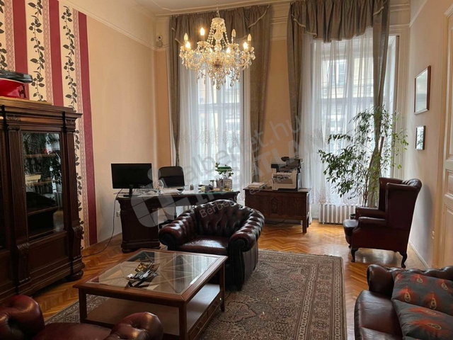 Kiadó téglalakás, albérlet, VI. kerületben, Nagymező utcában