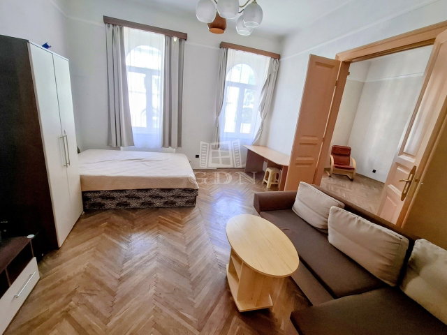 Eladó téglalakás, VI. kerületben, Vörösmarty utcában