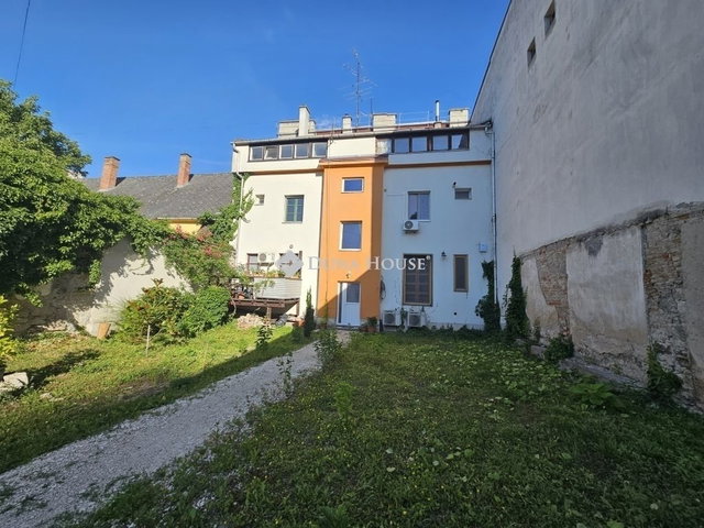 Eladó téglalakás, Esztergomban 72 M Ft, 3 szobás