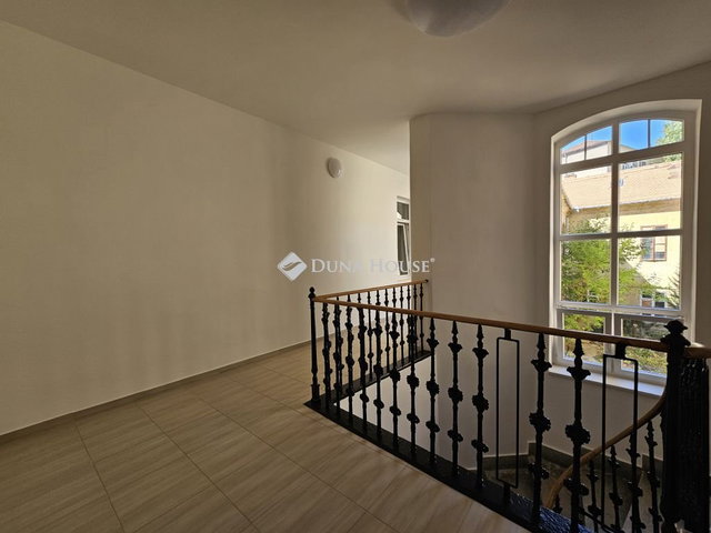 Kiadó téglalakás, albérlet, Pécsett 170 E Ft / hó, 1 szobás