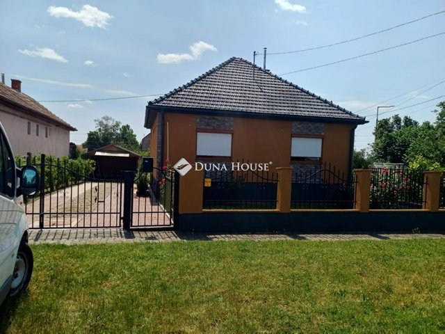 Eladó családi ház, Hatvanban, Rákóczi úton 95 M Ft, 4 szobás