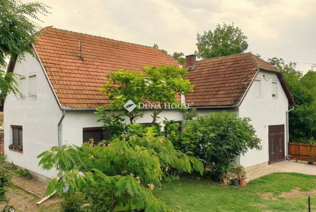Eladó családi ház, Békésen 35 M Ft, 8 szobás