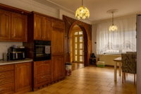Eladó családi ház, Kecskéden 109 M Ft, 8 szobás