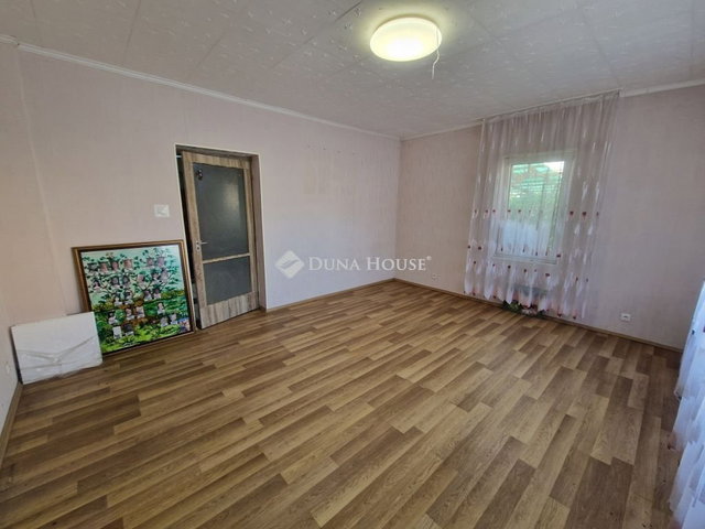 Eladó családi ház, Baján 47 M Ft, 6 szobás