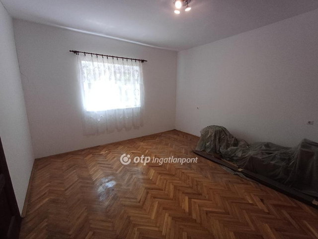 Eladó családi ház, Csongrádon 39.9 M Ft, 3 szobás