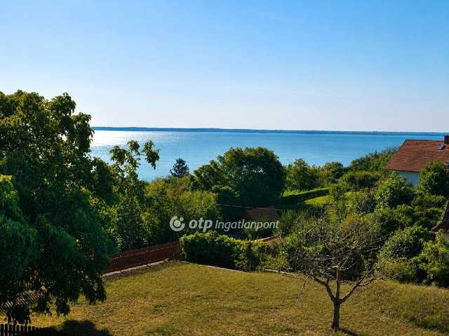 Eladó nyaraló, Balatonalmádiban 149 M Ft, 2 szobás