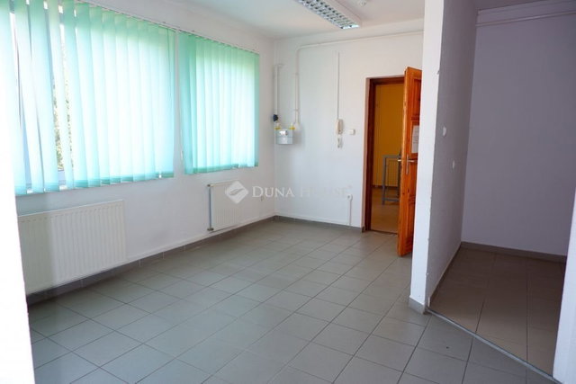 Eladó téglalakás, Kápolnásnyéken 97 M Ft, 3 szobás