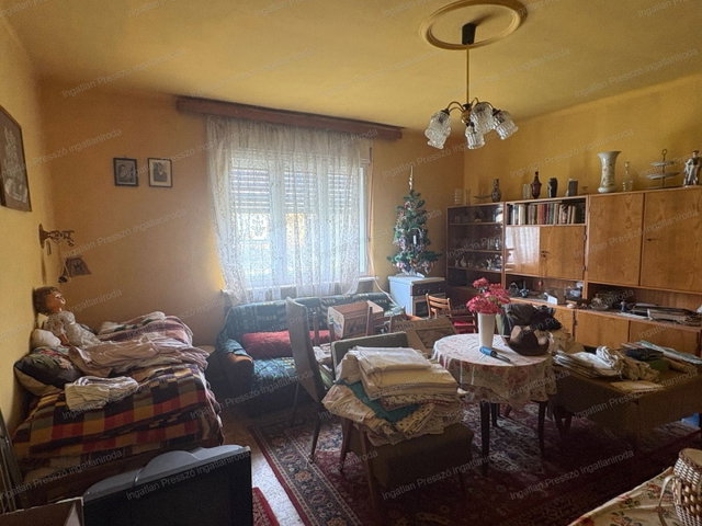 Eladó családi ház, Hosztóton 9.9 M Ft, 2 szobás
