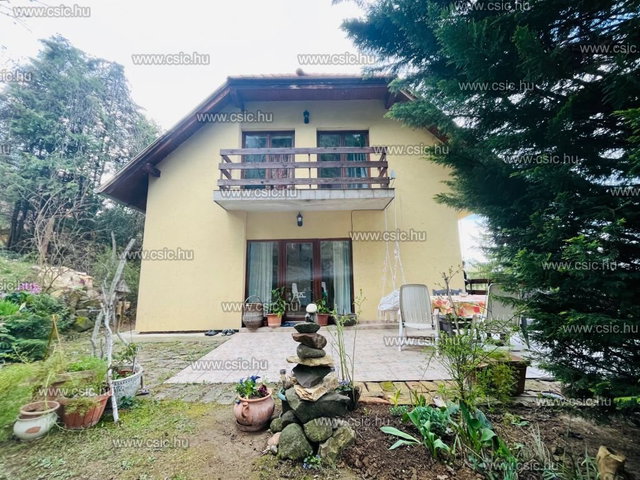 Eladó családi ház, Tahitótfalun 126.5 M Ft, 6 szobás