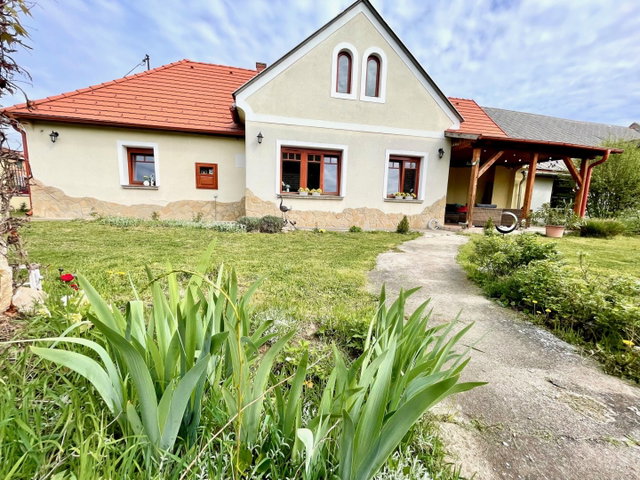 Eladó családi ház, Berhidán 124.9 M Ft, 3 szobás