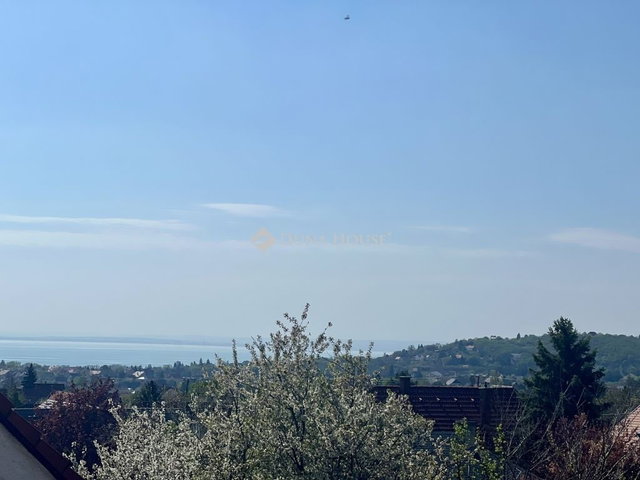 Eladó családi ház, Balatonalmádiban 184.9 M Ft, 7 szobás