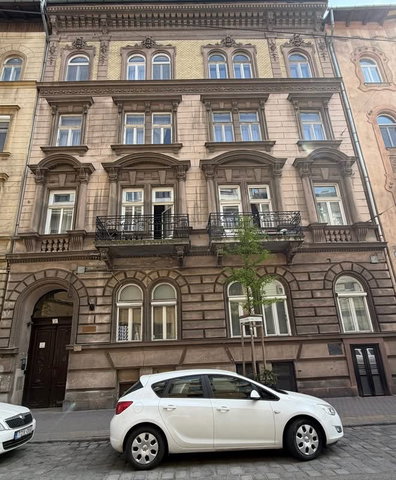 Eladó téglalakás, Budapesten, VII. kerületben, Dembinszky utcában