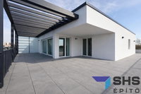 Eladó téglalakás, Székesfehérvárott, Zrínyi utcában 150 M Ft