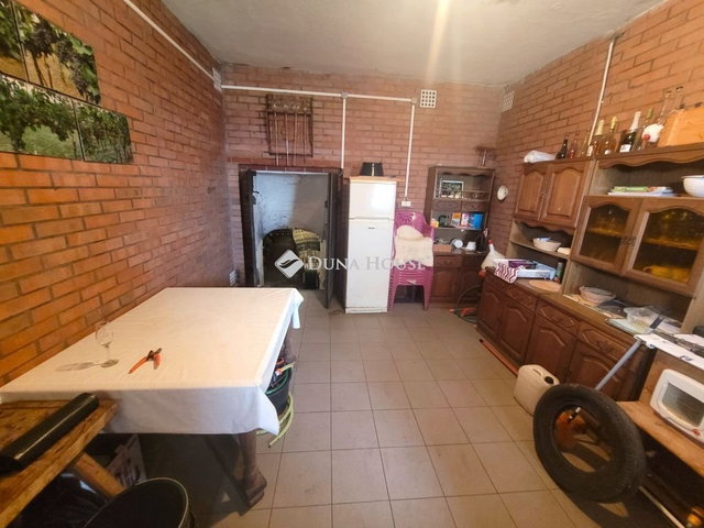 Eladó családi ház, Mohácson 13.9 M Ft, 2 szobás