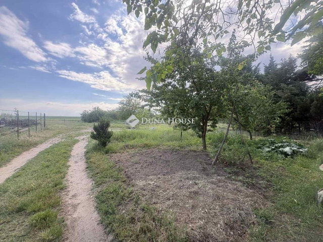 Eladó telek, Gyömrőn 15 M Ft / költözzbe.hu